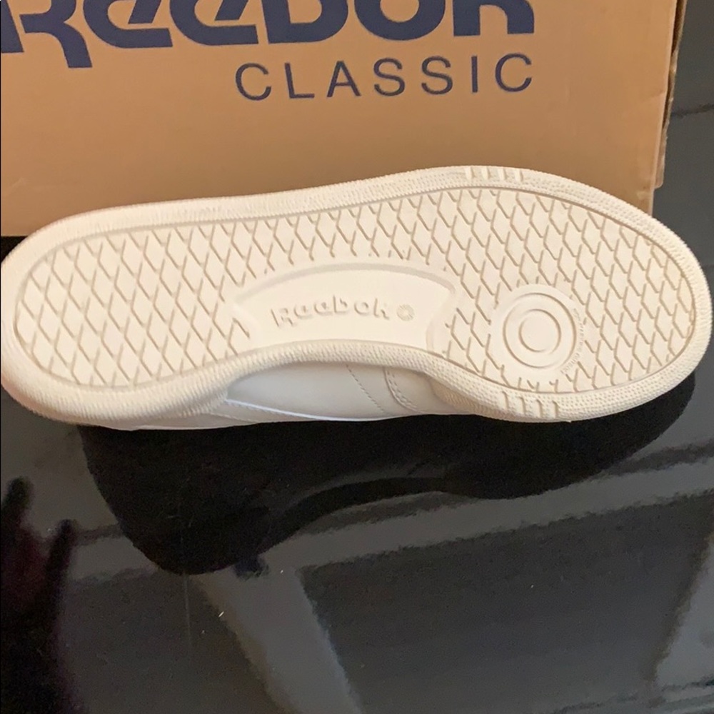 Reebok Classic - Picture 2 of 6